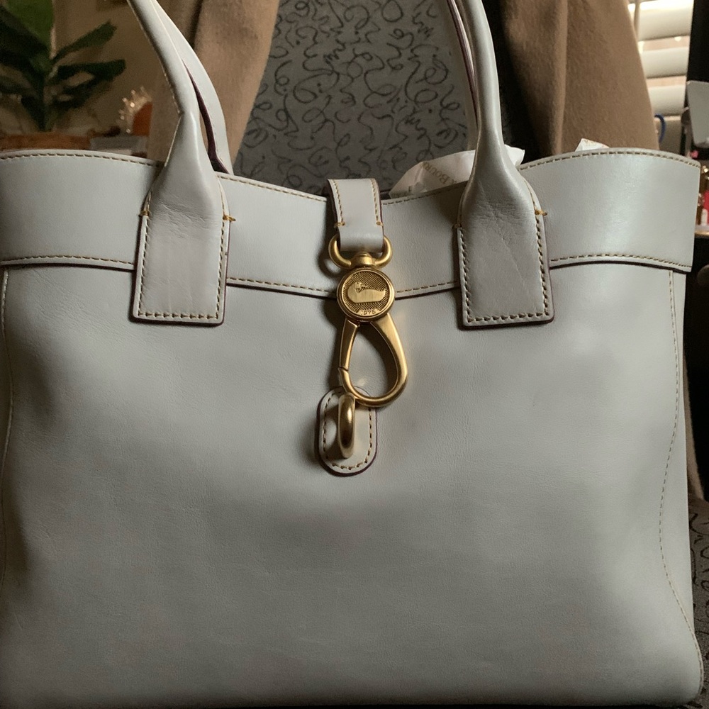 Dooney & Bourke authentic Amelie Handbag